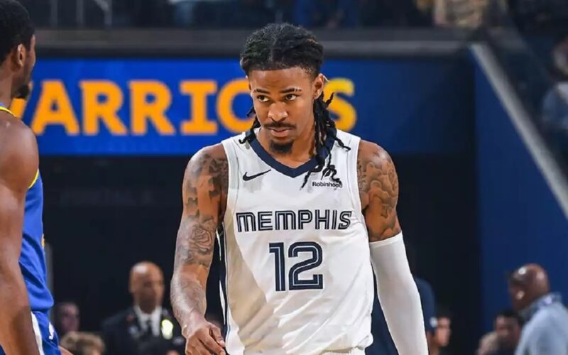 JA MORANT SUFRE ESGUINCE EN EN CODO Y ESTARÍA FUERA POR 3 SEMANAS