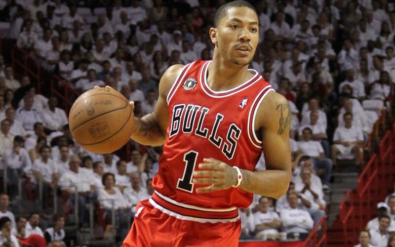 CHICAGO BULLS RETIRAN EL NÚMERO 1 DE DERRICK ROSE