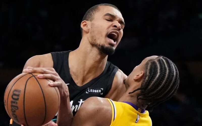 WEMBY ANOTA 40 PTS EN 26 MINUTOS ANTE UNOS LAKERS SIN LUKA, LEBRON Y REEVES