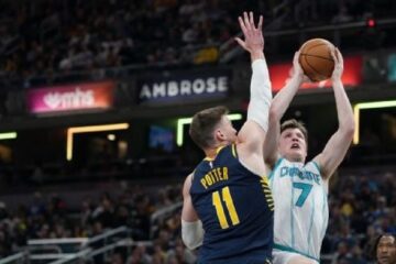 Knueppel hace historia y se queda con el récord de triples anotados para novatos