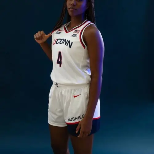 Blanca Quiñónez es incluida en el&nbsp;Quinteto Ideal de Novatas de la BIG EAST